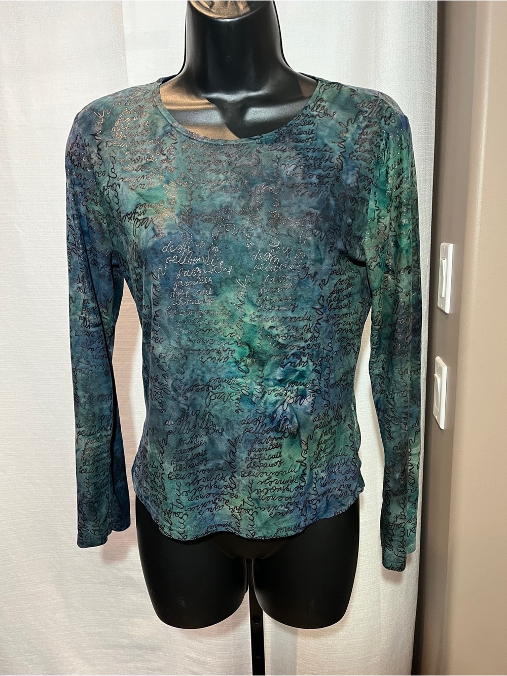 Abstract Script Long-Sleeve Crewneck Top in Teal Green